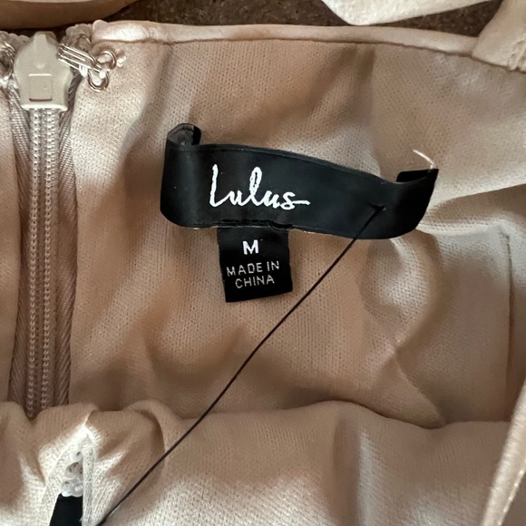 ❣️SOLD❣️NWT Lulu’s Sensational Intentions Beige and White Sequin Bodycon Mini - Picture 6 of 6